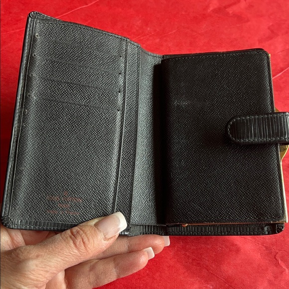 Louis Vuitton Textured Black Wallet - Picture 2 of 6
